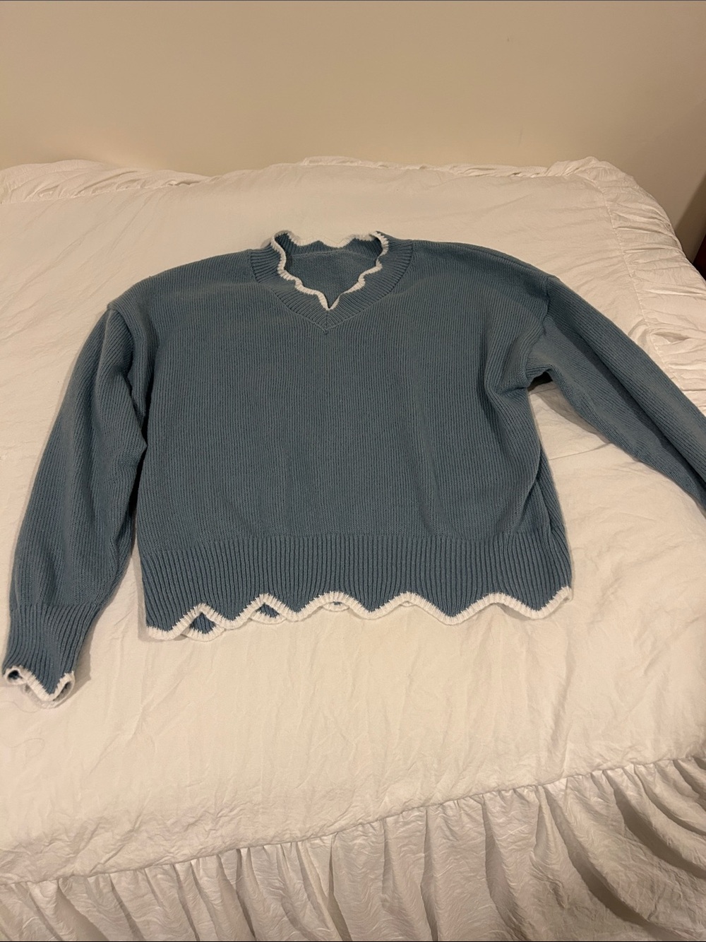 GRAND MILLENNIAL 
Scalloped sweater
